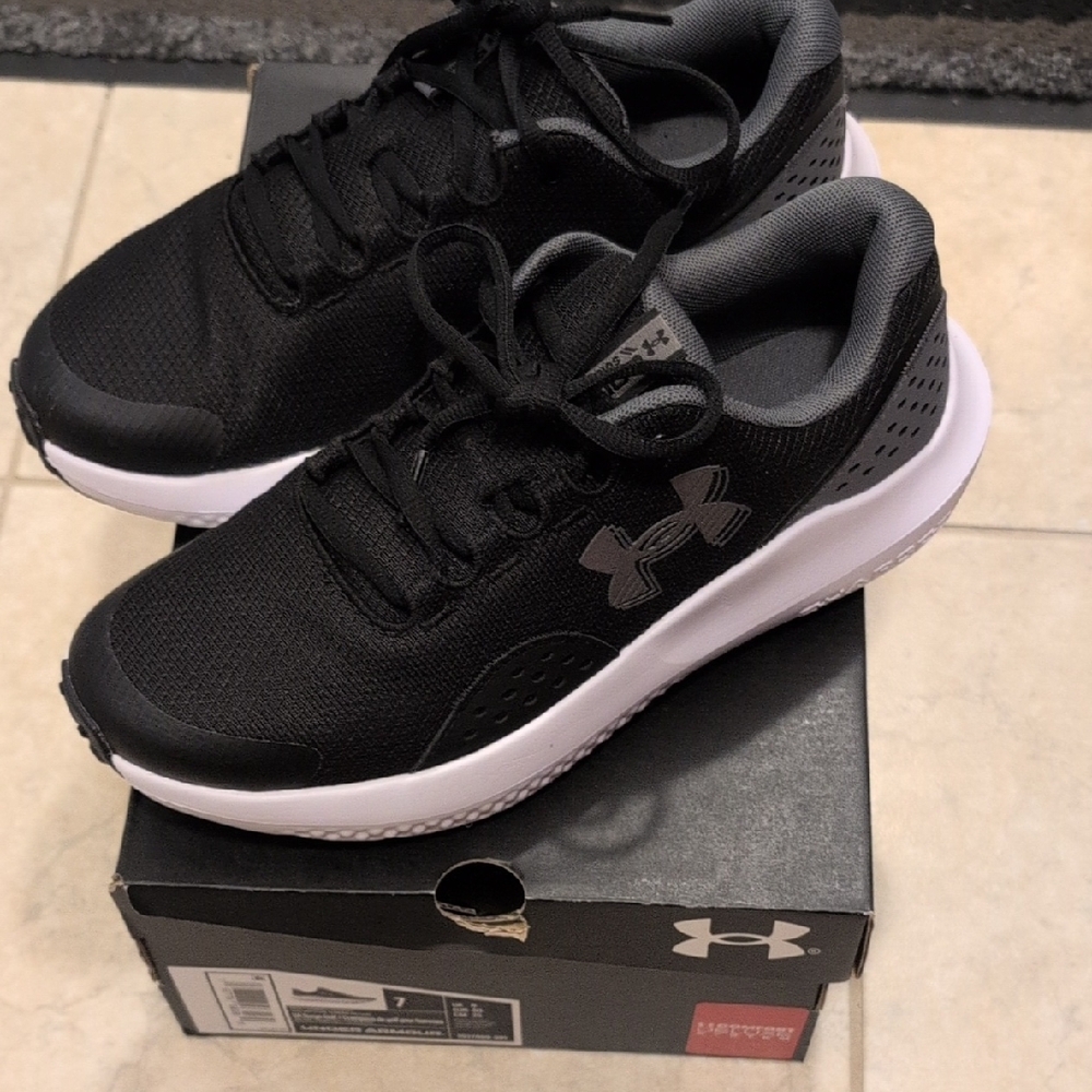 Under Armour Men's Black and White Athletic Shoes